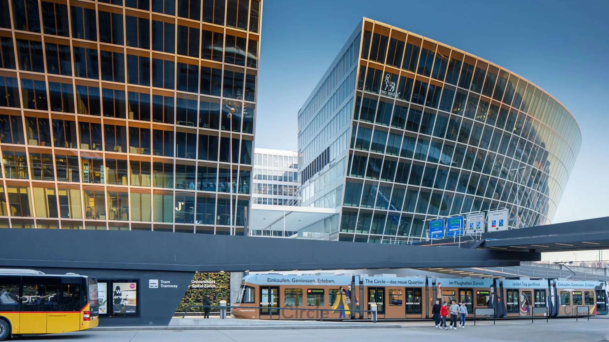 Aussensicht des The Circle Gebäude am Flughafen Zürich